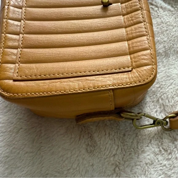 NWT Madewell The Transport Leather Camera Bag: Bubble Pleat Edition - Picture 11 of 12